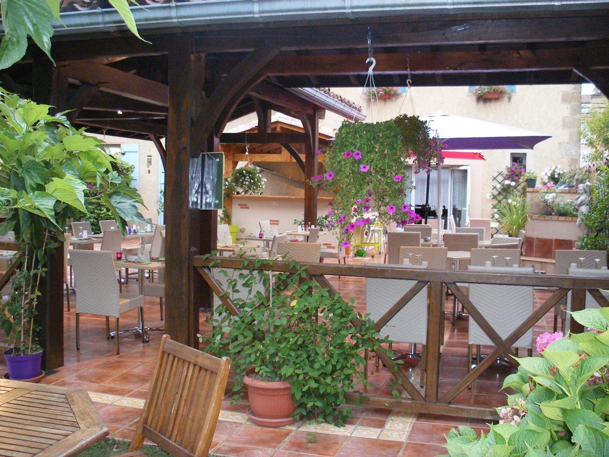 Hotel Restaurant Du Commerce Estang Екстер'єр фото