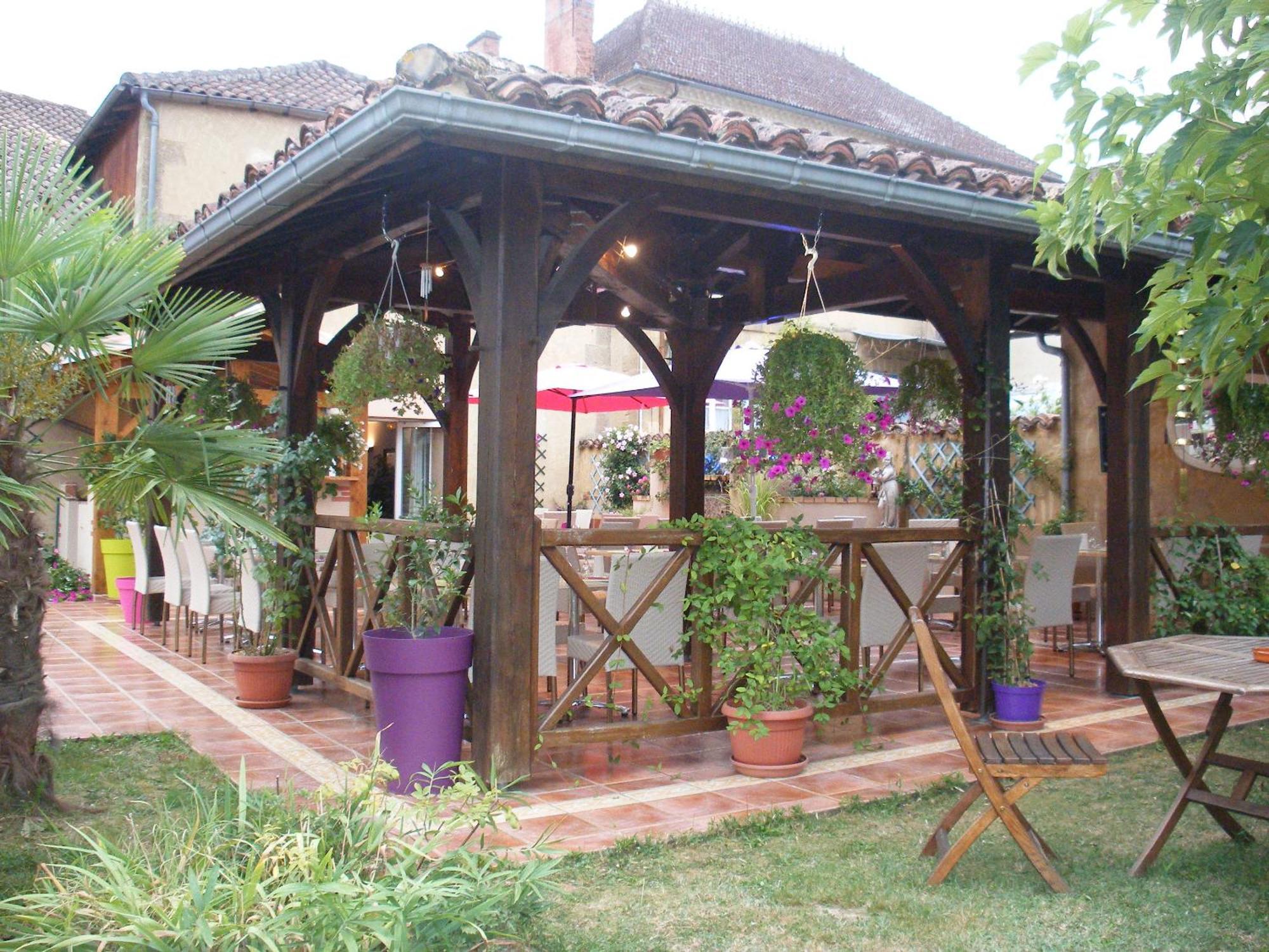 Hotel Restaurant Du Commerce Estang Екстер'єр фото