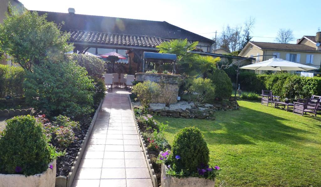 Hotel Restaurant Du Commerce Estang Екстер'єр фото