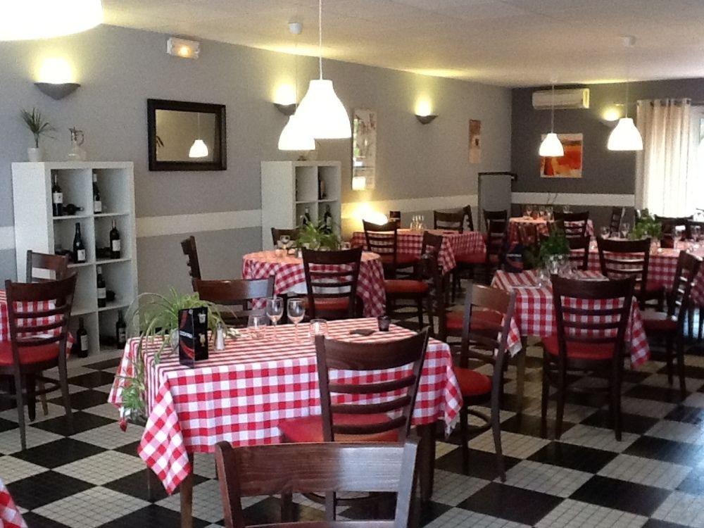 Hotel Restaurant Du Commerce Estang Екстер'єр фото