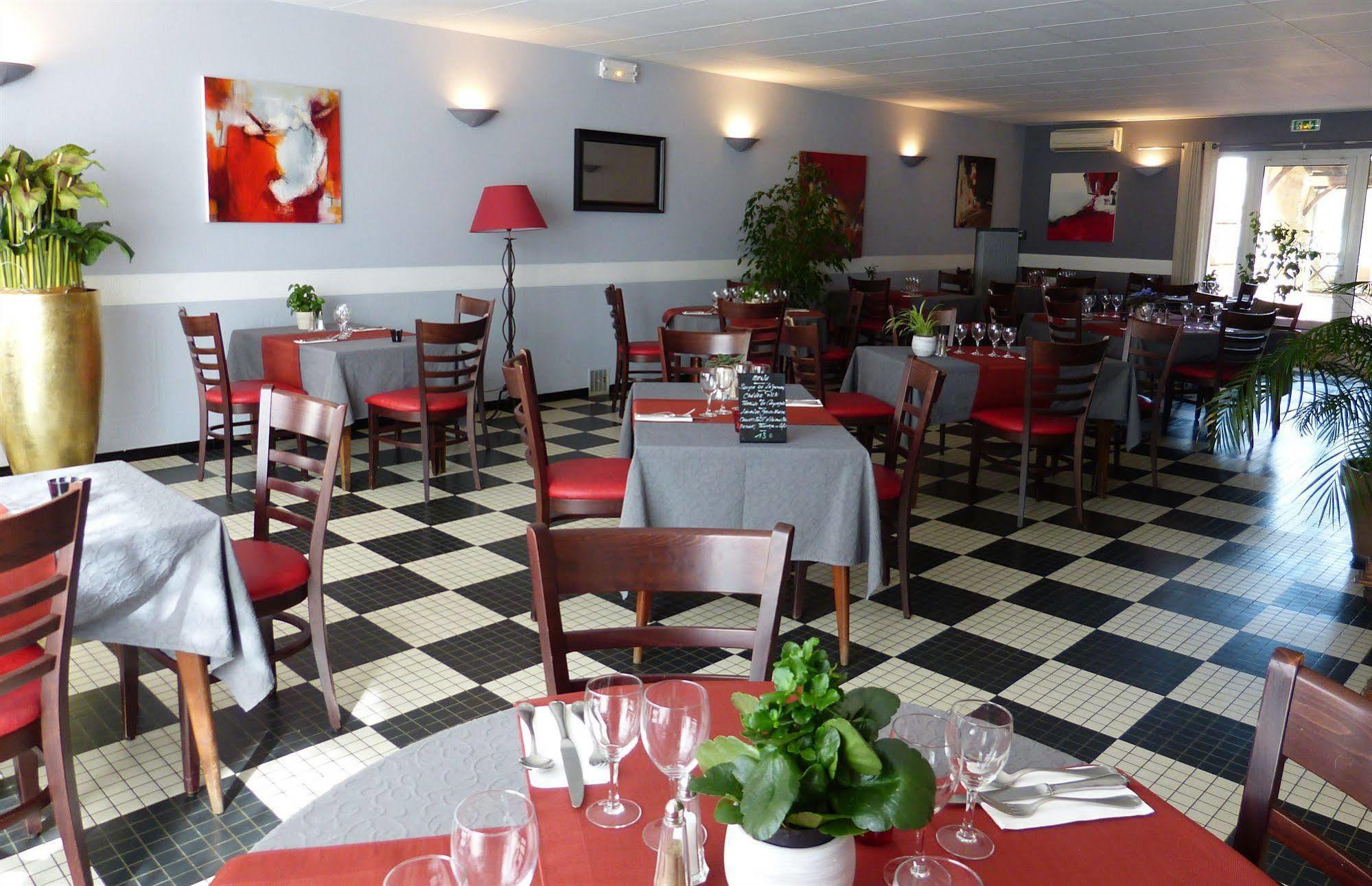 Hotel Restaurant Du Commerce Estang Екстер'єр фото