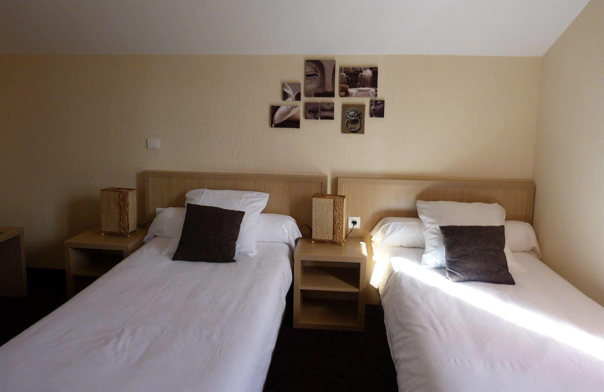 Hotel Restaurant Du Commerce Estang Екстер'єр фото