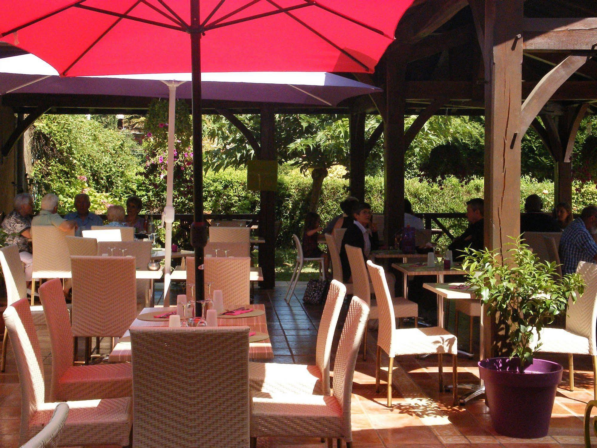 Hotel Restaurant Du Commerce Estang Екстер'єр фото
