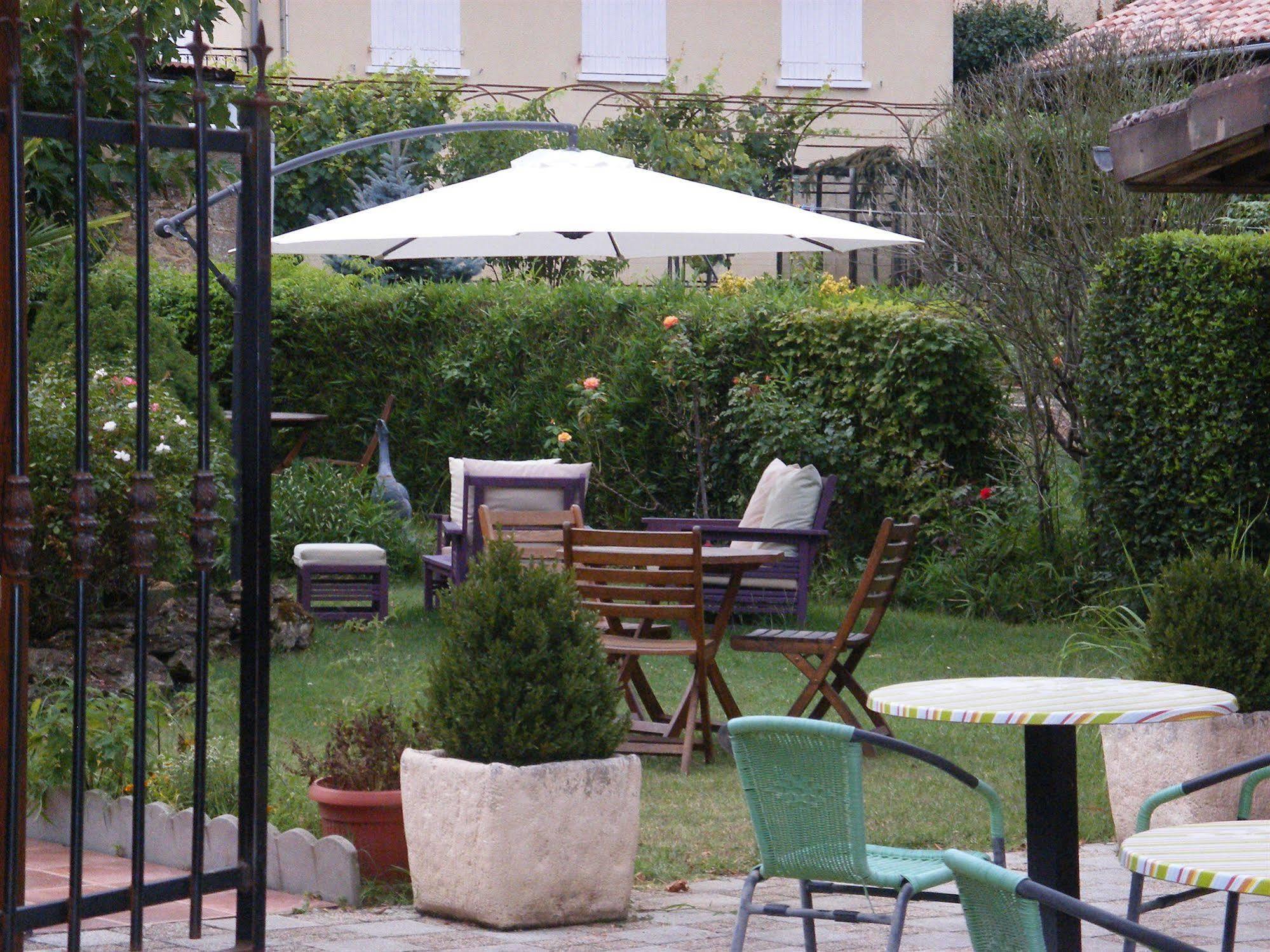 Hotel Restaurant Du Commerce Estang Екстер'єр фото