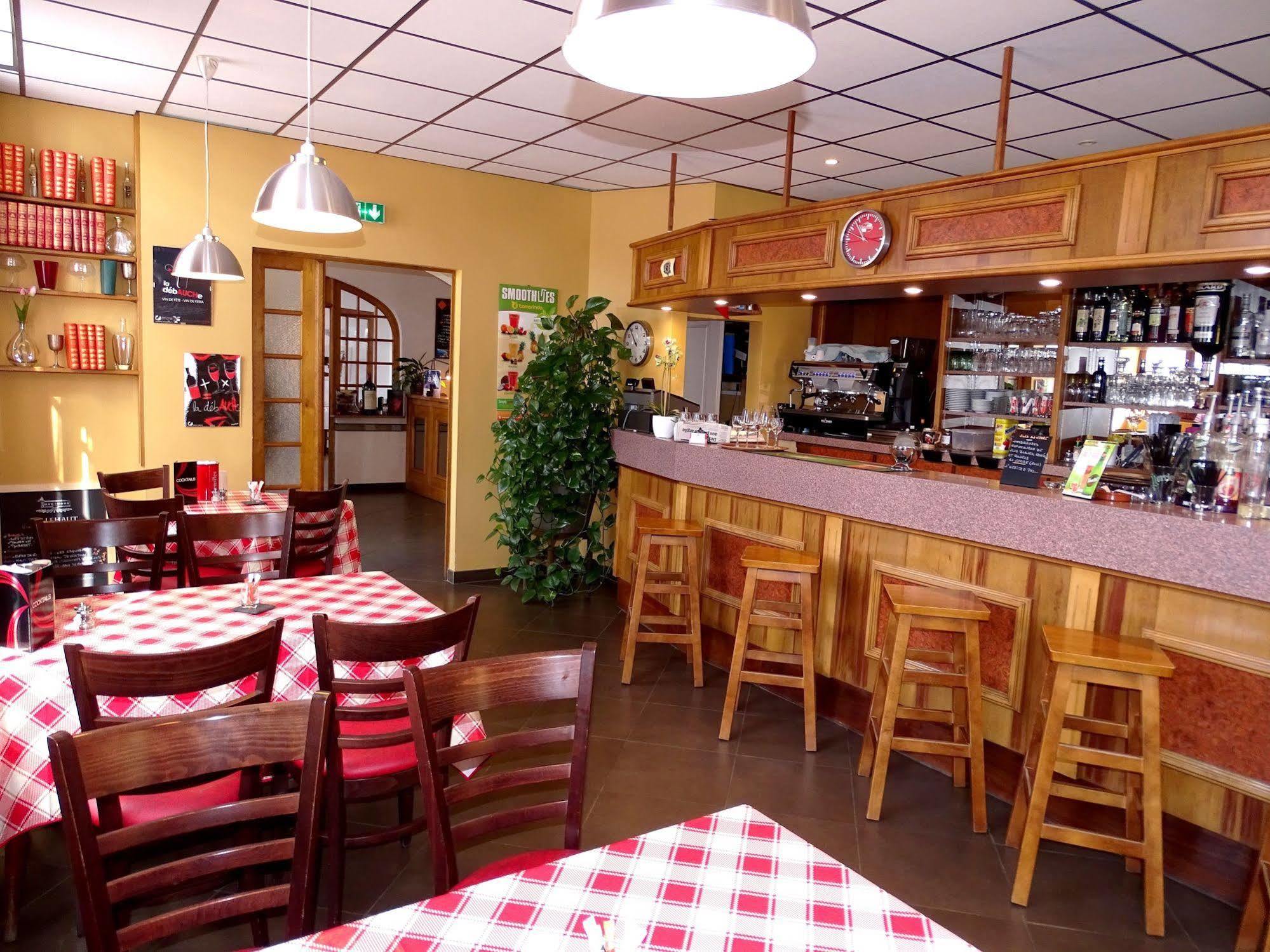 Hotel Restaurant Du Commerce Estang Екстер'єр фото