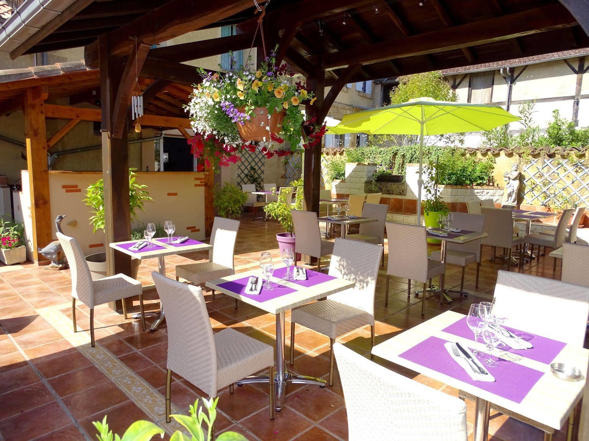 Hotel Restaurant Du Commerce Estang Екстер'єр фото